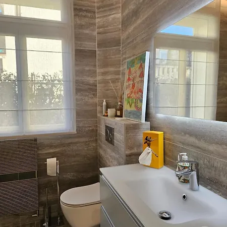 3 Bedroom House In The Center Of *