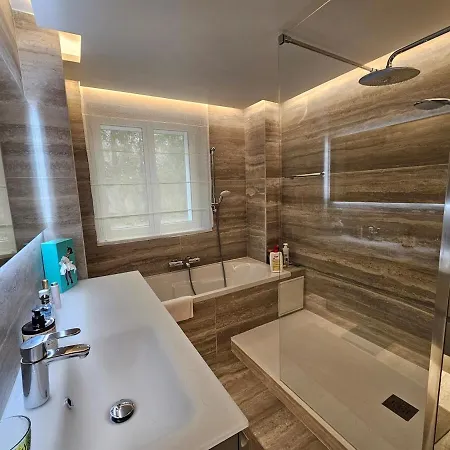 Villa 3 Bedroom House In The Center Of